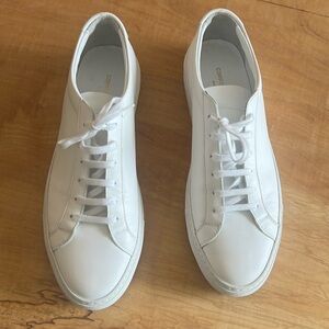 Common Projects Mens Achilles leather low top sneaker. Size 44 EU